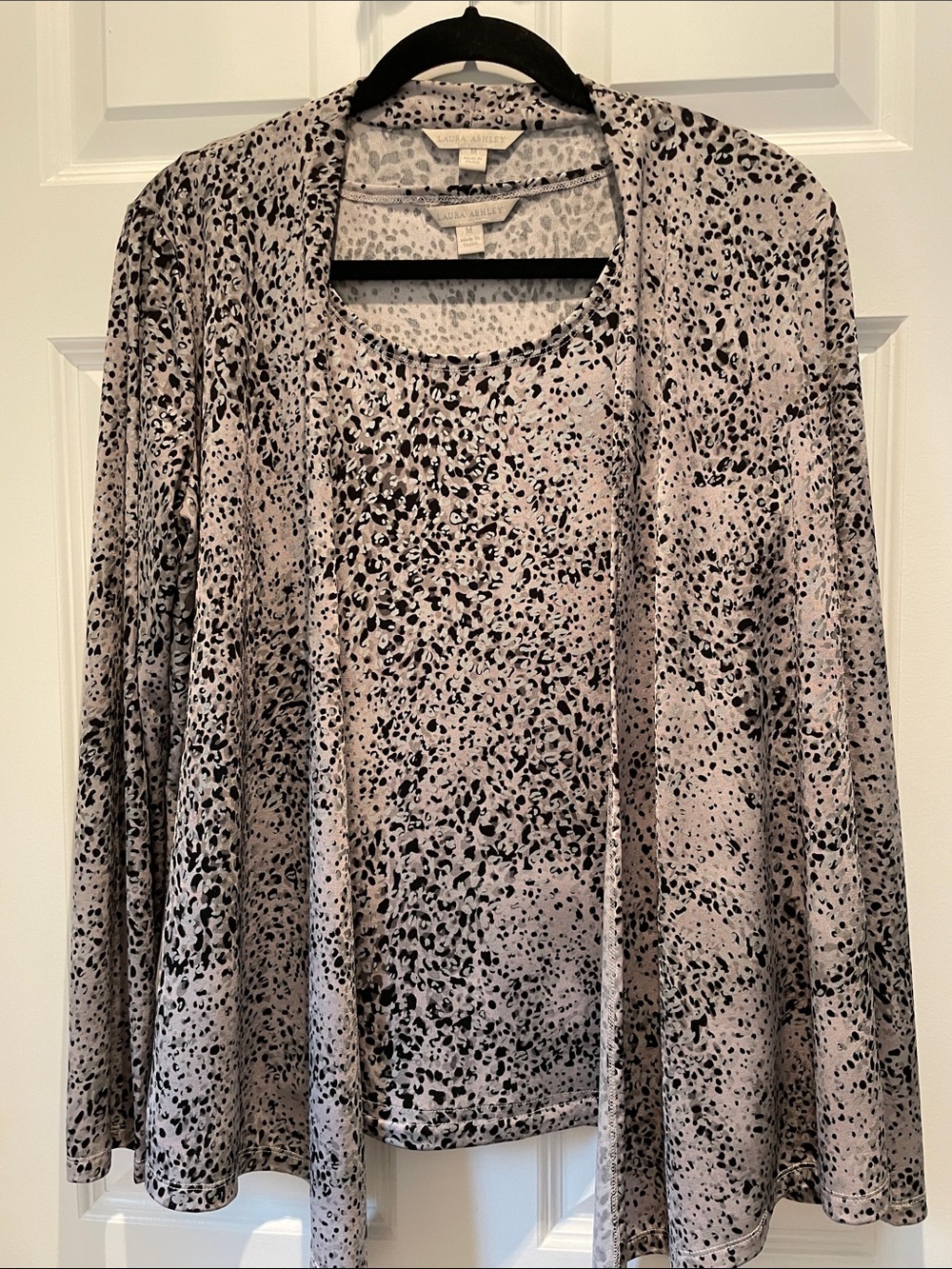 Laura Ashley 2 piece tank and draping cardigan size Medium